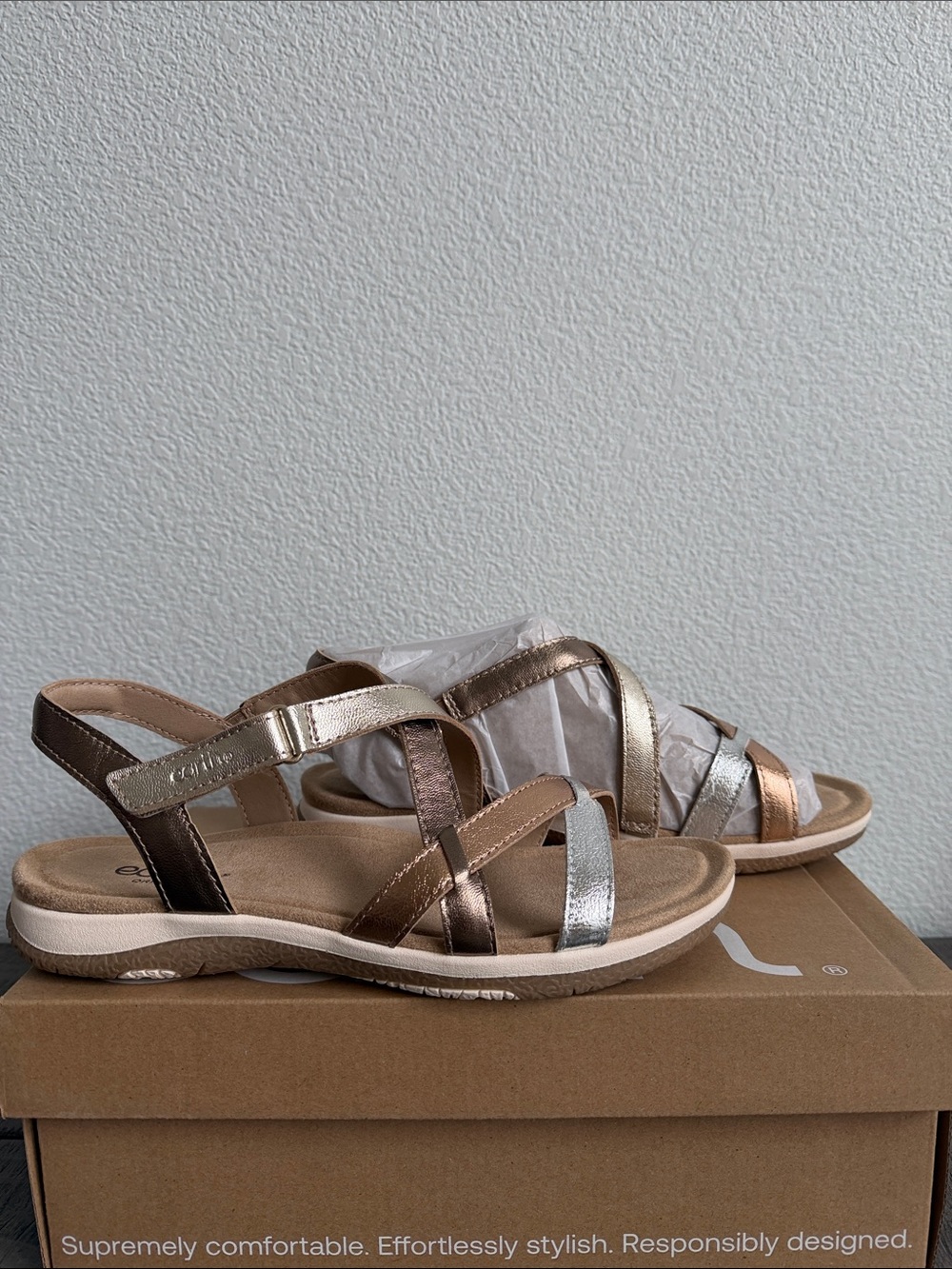 Earth Sterling Metallic Leather Strappy Sandals NIB